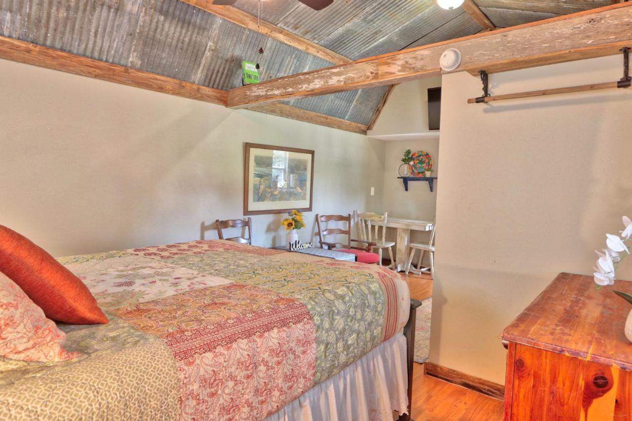 Sunflower Ridge Bungalow Wimberley Luaran gambar
