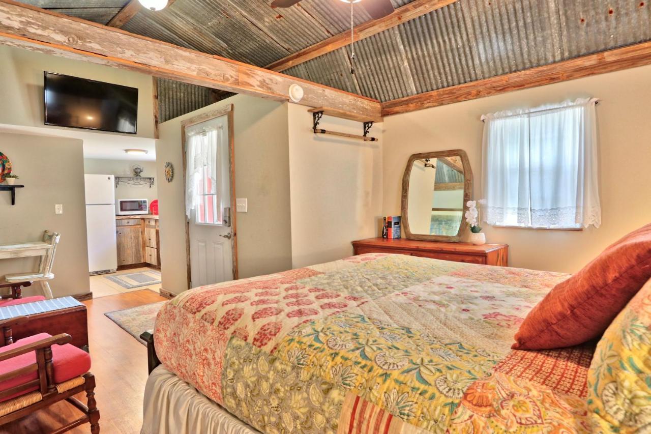 Sunflower Ridge Bungalow Wimberley Luaran gambar